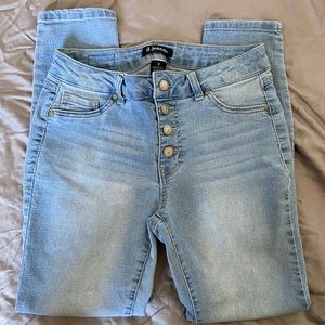 Light Wash d. Jeans with Button Fly